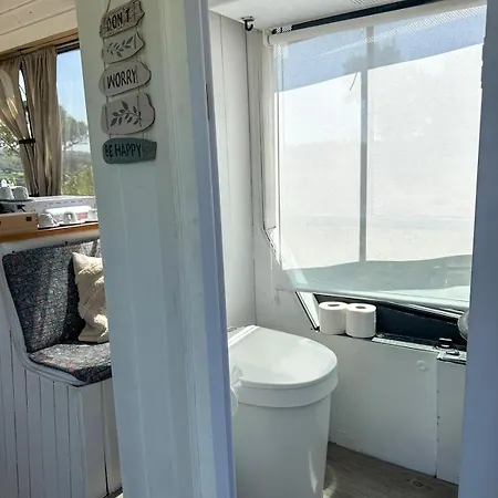 Ericeira Magic Bus With Jacuzzi Apartament