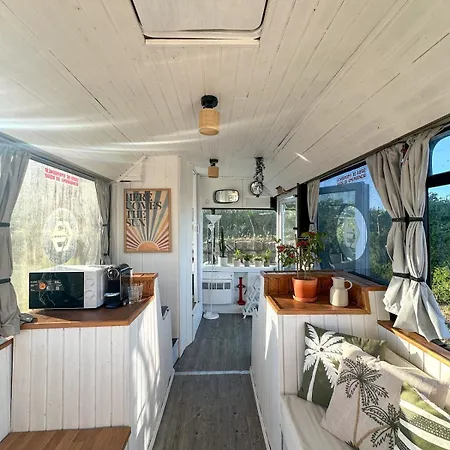 Ericeira Magic Bus With Jacuzzi Apartament *